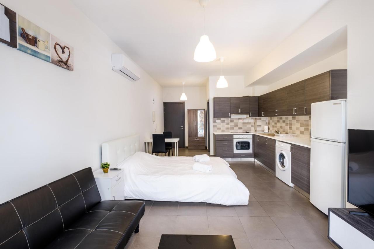 Spacious Studio Downtown Larnaka Exterior foto