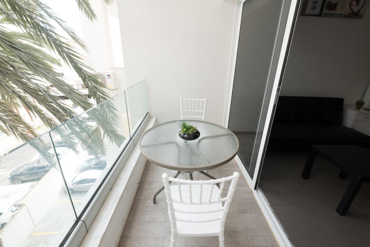 Spacious Studio Downtown Larnaka Exterior foto